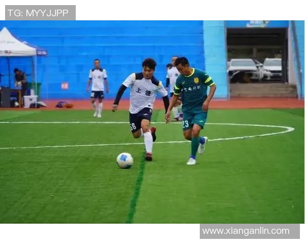 从草根到绿茵英雄 半路出道的足球球星逆袭之路