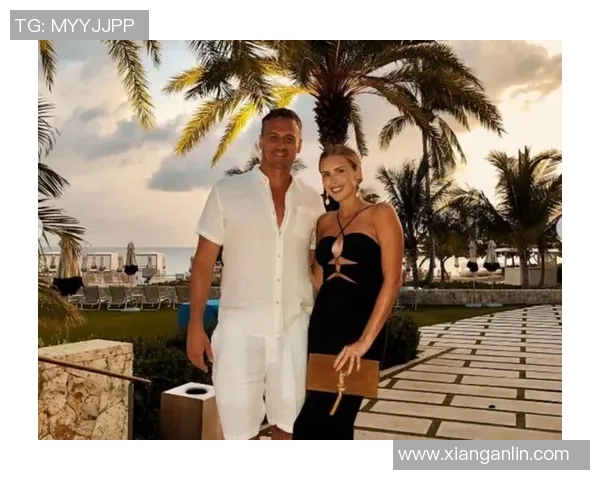 足球巨星携超模妻子共赴奢华生活 他们的爱情故事与奢华背后细节揭秘